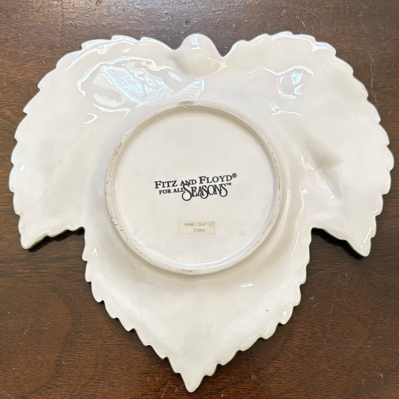 Fitz and Floyd White and Green Leaf-Shaped Ceramic Dish - Picture 3 of 4